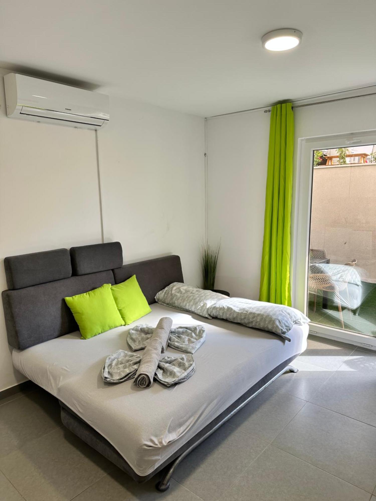 Vip Deluxe Apartment Arian Novalja Exterior foto